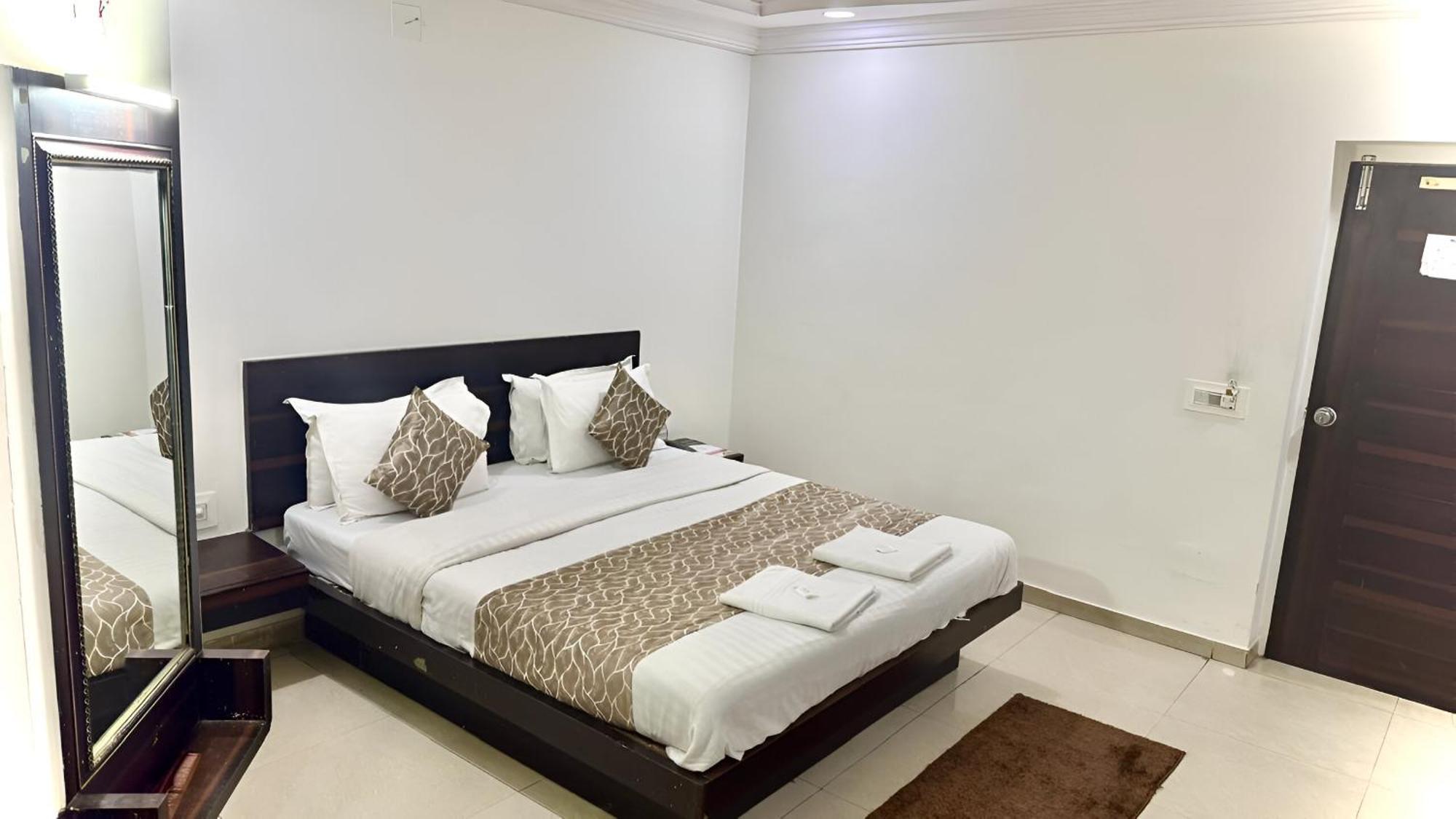 Hotel Dev Palace Ahmadábád Kültér fotó