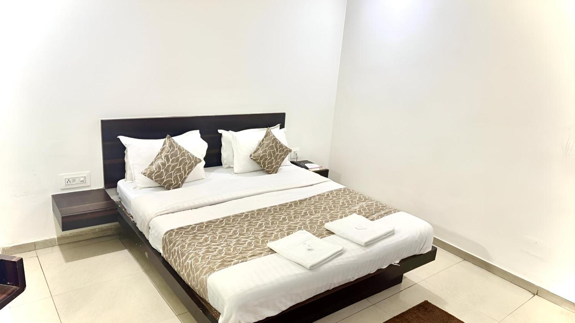 Hotel Dev Palace Ahmadábád Kültér fotó